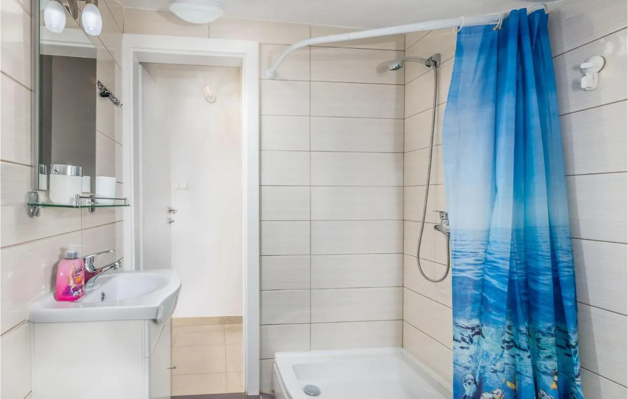Beautiful Apartment In Njivice With Kitchenette Κροατία